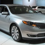 800px-2013_Lincoln_MKS_--_2012_DC